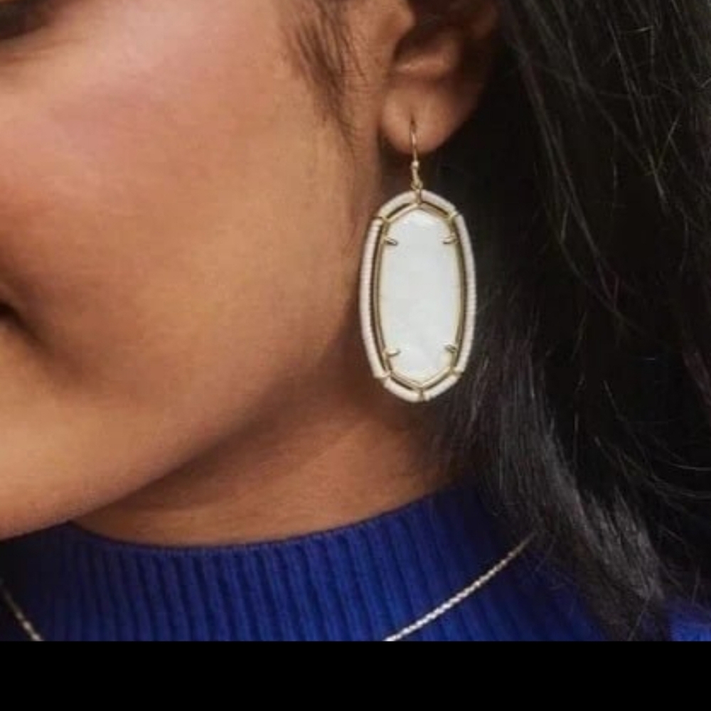 NEW! Kendra Scott Threaded Elle Gold Drop Earrings In White Mother-Of-Pearl
